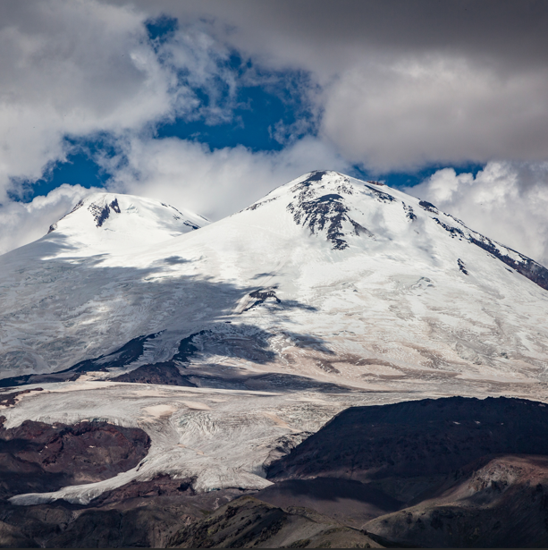 유럽 최고봉  엘브루즈       (Elbrus, 5,642m)  